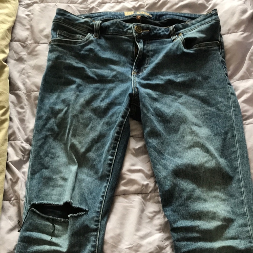 Raw hem skinny jeans
